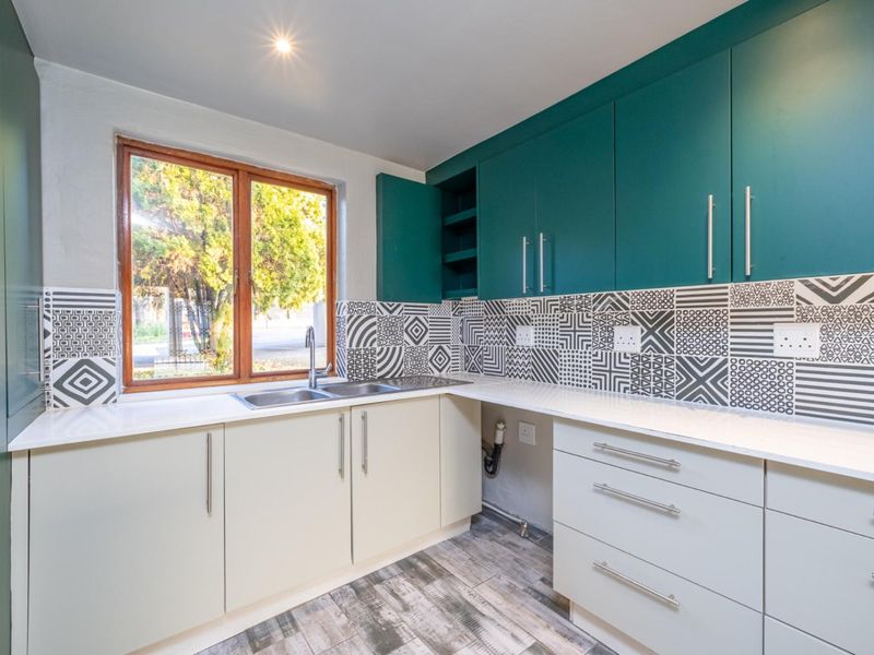 Newly Renovated 2 Bedroom Ground Floor Unit in Lonehill | Transfer and Bond Registration Costs Inclu - Photo 9