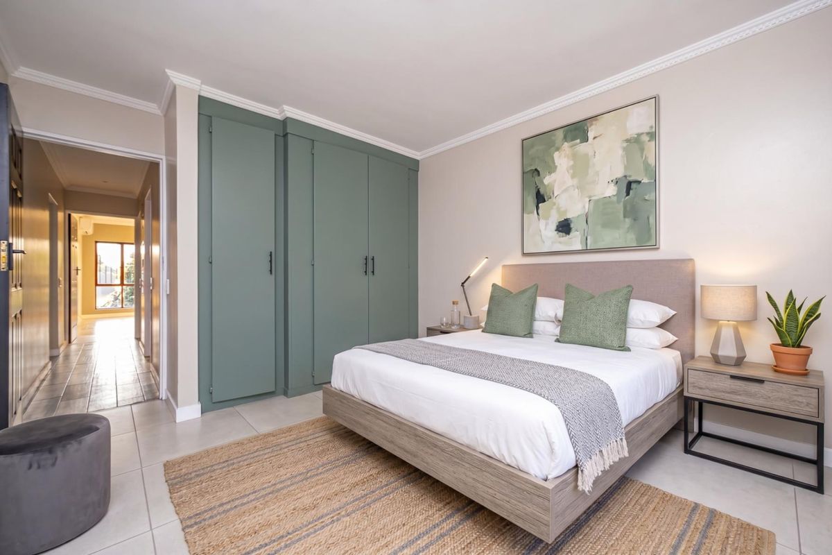 Newly Renovated 2 Bedroom Ground Floor Unit in Lonehill | Transfer and Bond Registration Costs Inclu - Photo 2