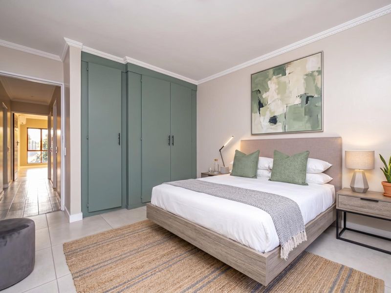 Newly Renovated 2 Bedroom Ground Floor Unit in Lonehill | Transfer and Bond Registration Costs Inclu - Photo 2