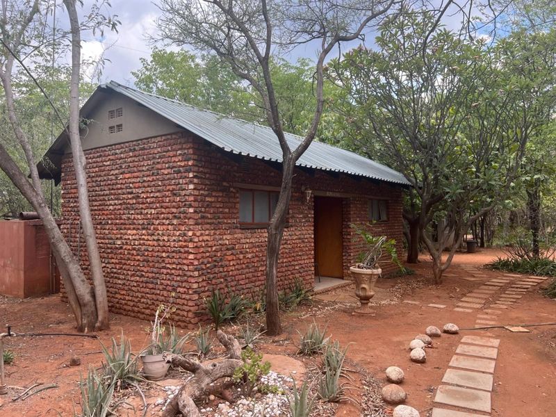 578 ha Income-Generating Game Farm with Accommodation, Agriculture and Expansion Potential - Photo 6