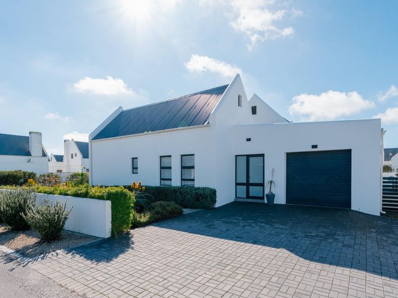 A Dream Home With Exceptional Flow. - Photo 2