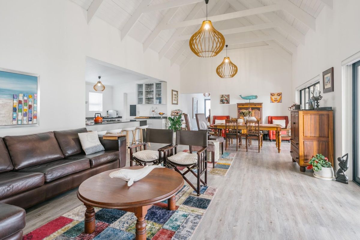 A Dream Home With Exceptional Flow. - Photo 4