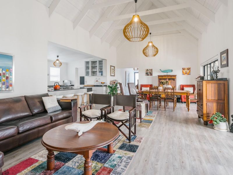 A Dream Home With Exceptional Flow. - Photo 4