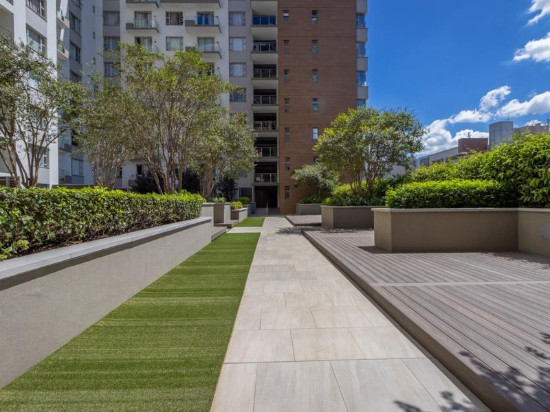 2 Bedroom Apartment Living with amazing views, backup water and electricity. - Photo 1