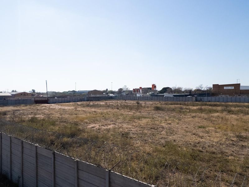 Prime Industrial Land with Dual Street Frontage - Photo 1