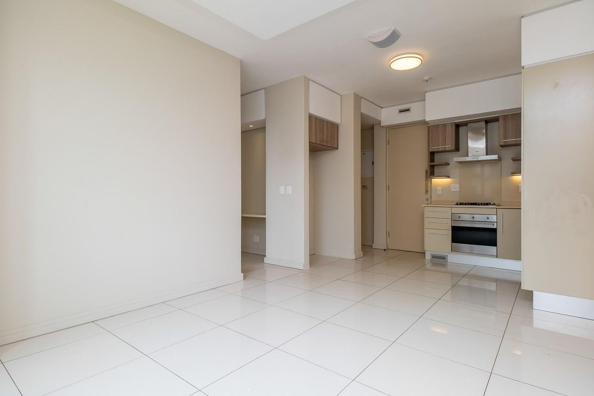 Spacious, bright 2 bed and 2 bath apartment with panoramic views. - Photo 3