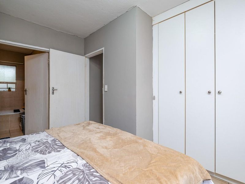 Charming 1-Bedroom Ground Floor Apartment in the Heart of Karenpark - Photo 9