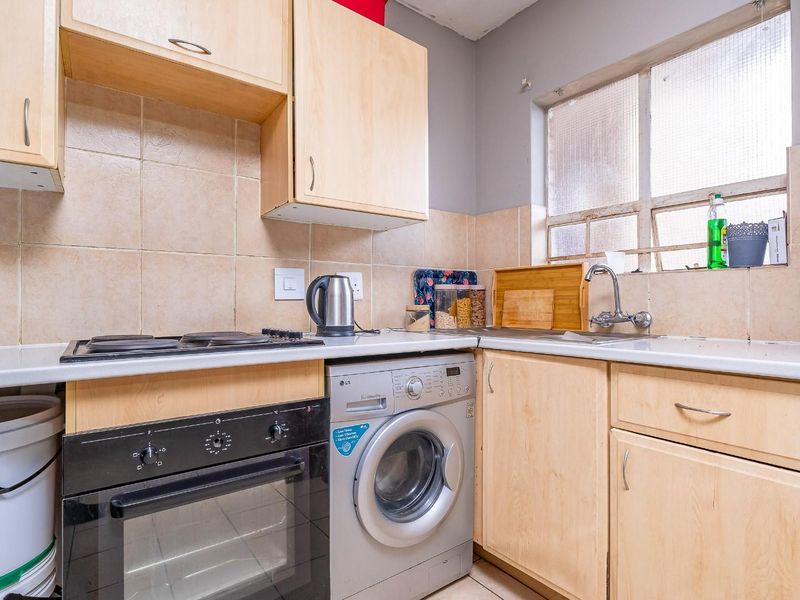Charming 1-Bedroom Ground Floor Apartment in the Heart of Karenpark - Photo 7