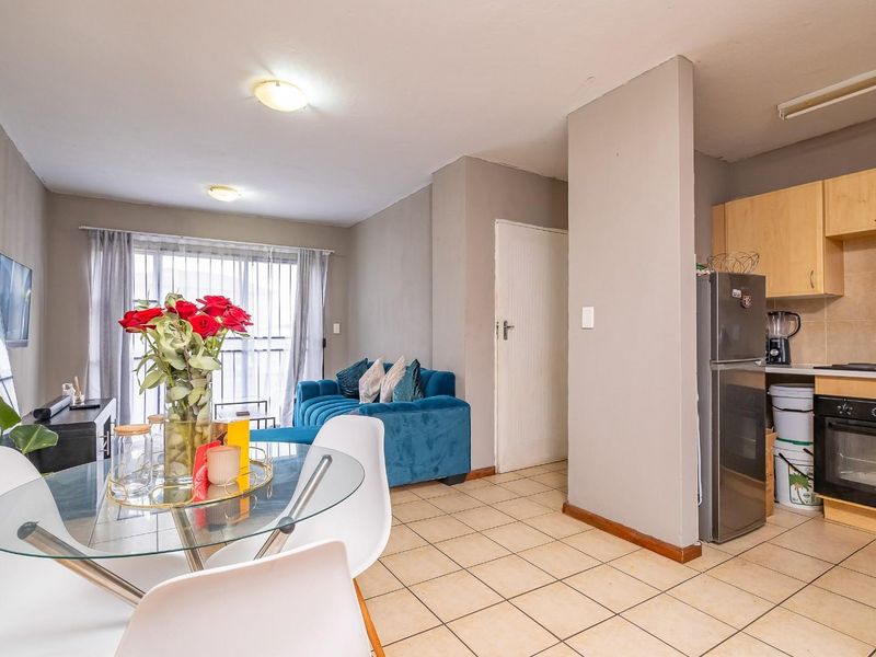 Charming 1-Bedroom Ground Floor Apartment in the Heart of Karenpark - Photo 2