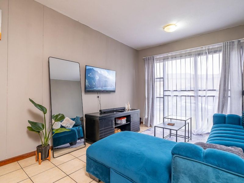 Charming 1-Bedroom Ground Floor Apartment in the Heart of Karenpark - Photo 3