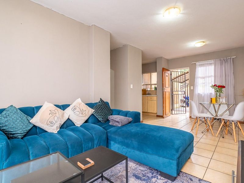 Charming 1-Bedroom Ground Floor Apartment in the Heart of Karenpark - Photo 5