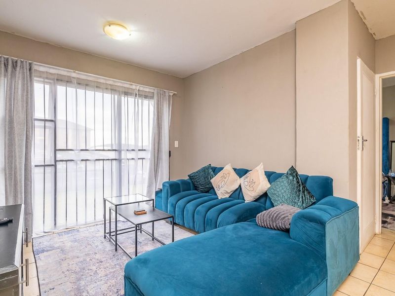 Charming 1-Bedroom Ground Floor Apartment in the Heart of Karenpark - Photo 4