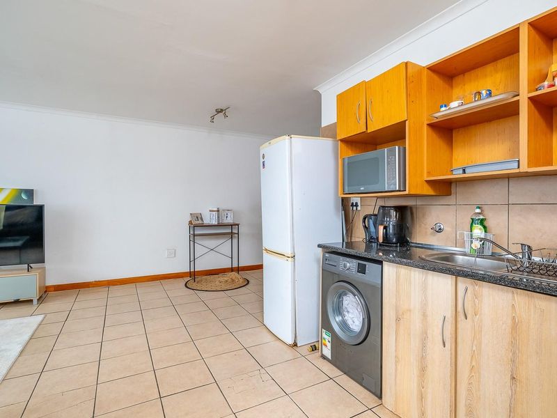 4th-Floor Living in the Heart of Randburg - Photo 7