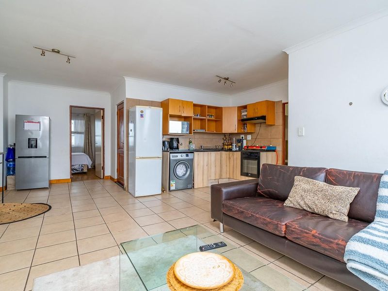 4th-Floor Living in the Heart of Randburg - Photo 2