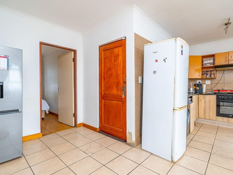 4th-Floor Living in the Heart of Randburg - Photo 8