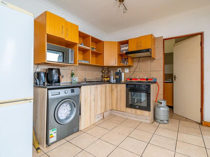 4th-Floor Living in the Heart of Randburg - Photo 5