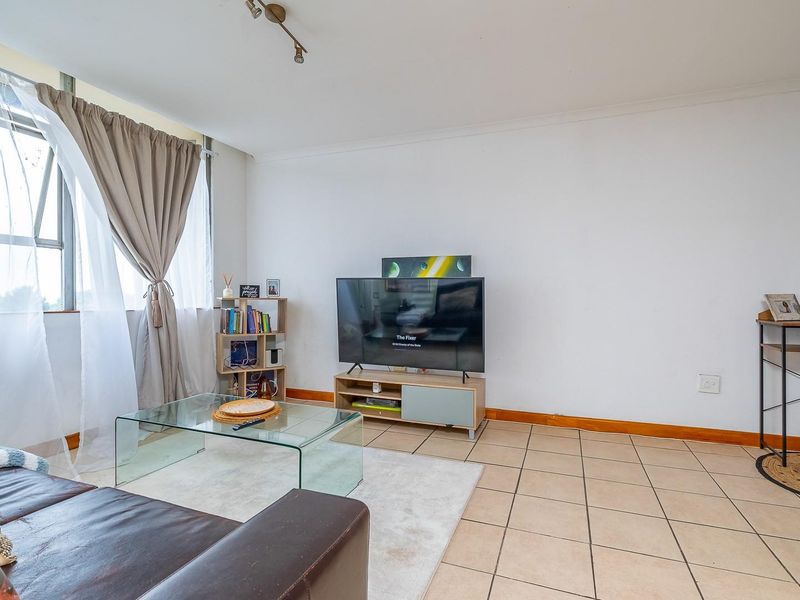 4th-Floor Living in the Heart of Randburg - Photo 4