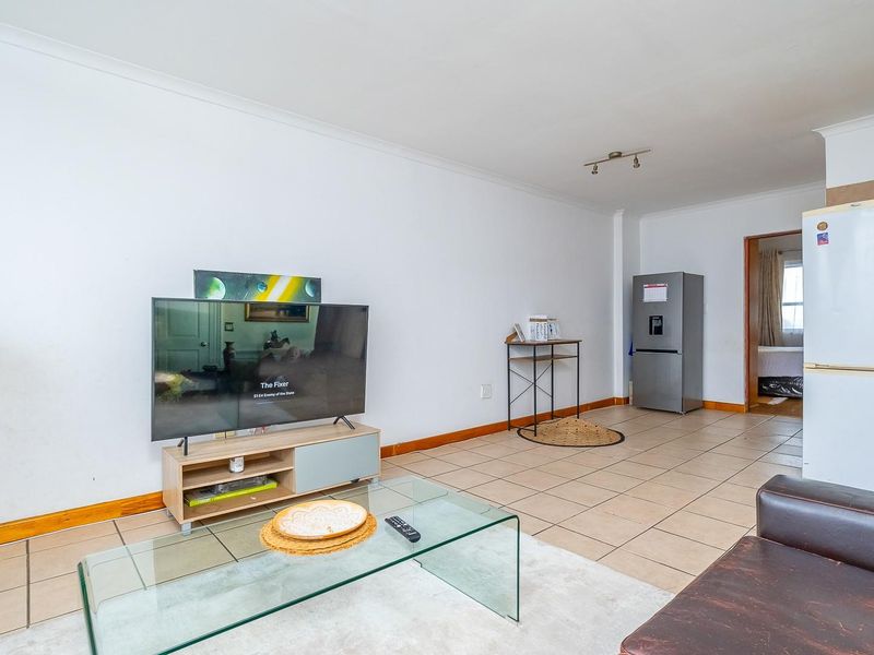 4th-Floor Living in the Heart of Randburg - Photo 3
