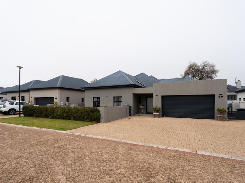 Modern 3-Bedroom Family Home with Pool to Rent in Kleine Parys Estate 2 - Photo 2