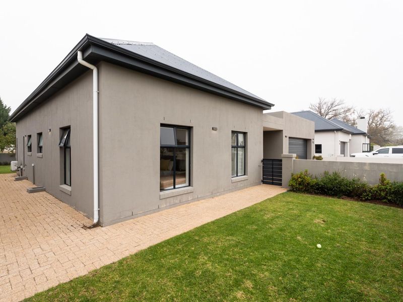 Modern 3-Bedroom Family Home with Pool to Rent in Kleine Parys Estate 2 - Photo 9