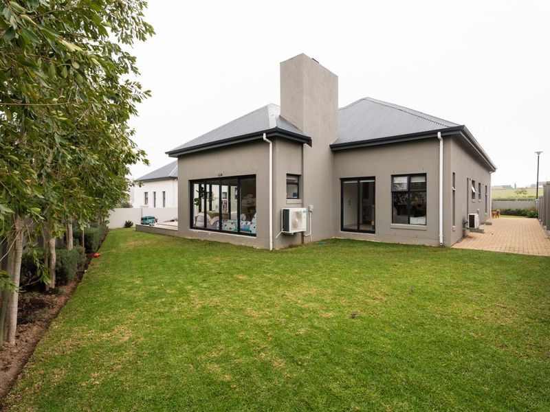 Modern 3-Bedroom Family Home with Pool to Rent in Kleine Parys Estate 2 - Photo 8