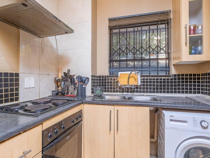 Ground Floor Apartment in a Secure Facebrick Complex - Photo 9