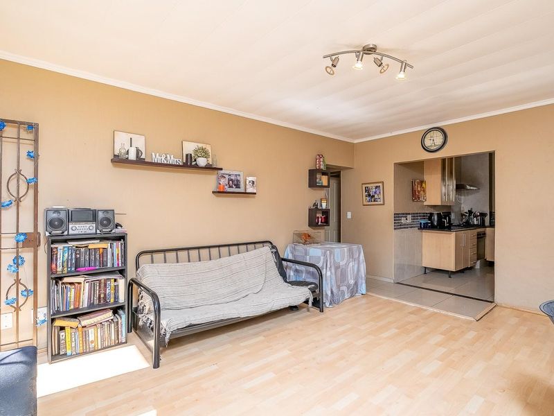 Ground Floor Apartment in a Secure Facebrick Complex - Photo 6