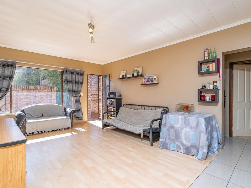 Ground Floor Apartment in a Secure Facebrick Complex - Photo 4