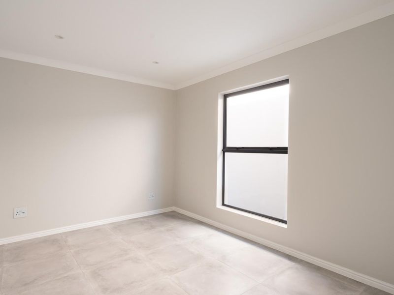 Brand-New Modern Home in Popular Wildflower Estate - Photo 10