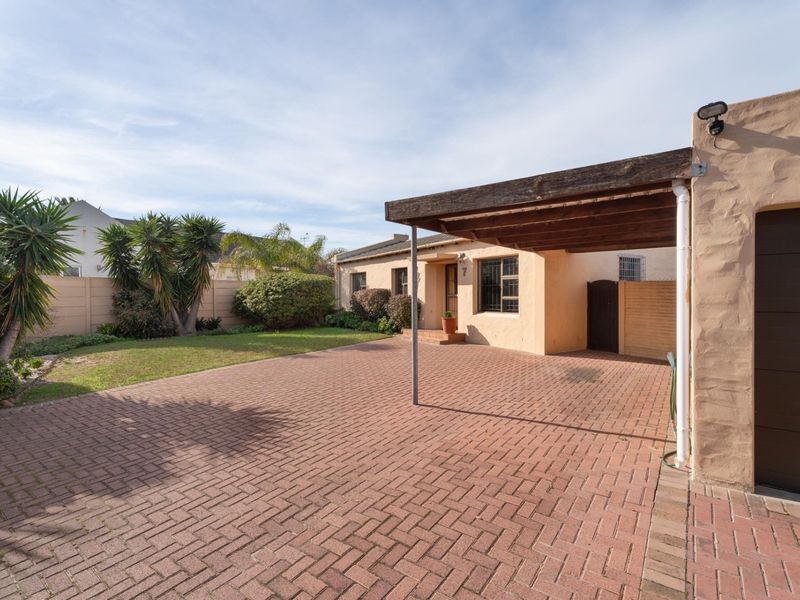 Perfectly Positioned Family Home in the Heart of Edgemead - Photo 4