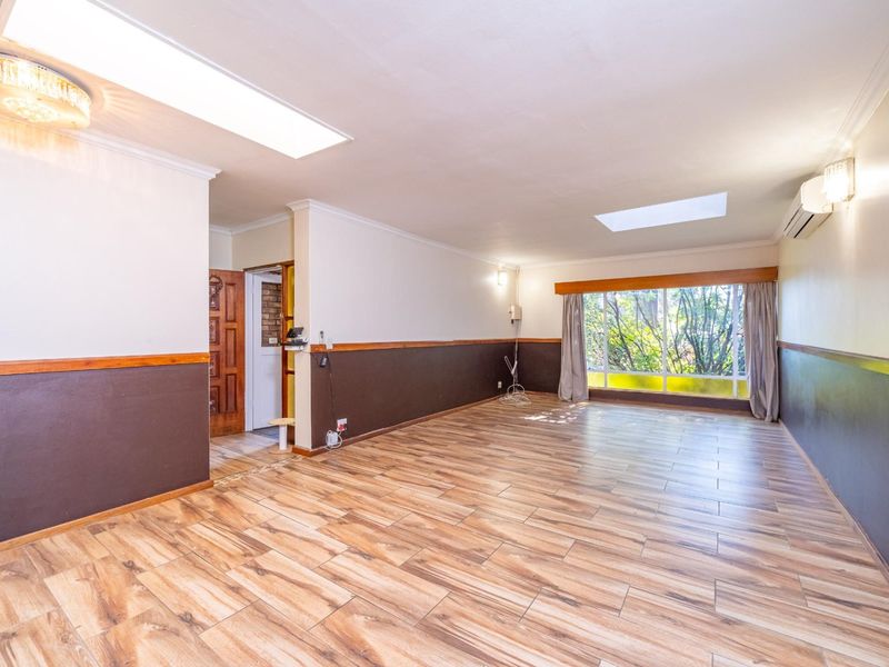 Freehold 4 Bedroom 2 Bathroom 3 Living areas 2 Garage with Pool for Sale in Wierda Park - Photo 10