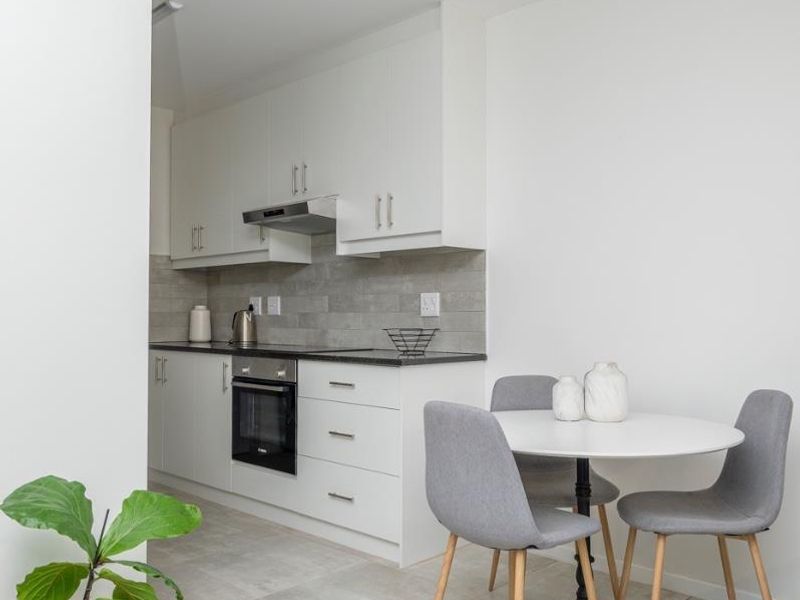 For Rent: Modern new 2-Bedroom Apartment in Honeydew Country Estate - Pearl Dew Heights - Photo 6