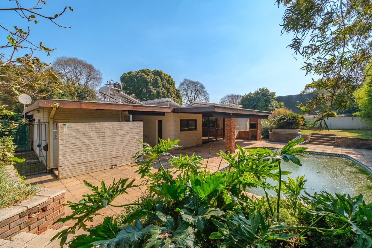 Spacious Family Home with Entertainment Flair, Office, Flat in Clubview - Photo 3