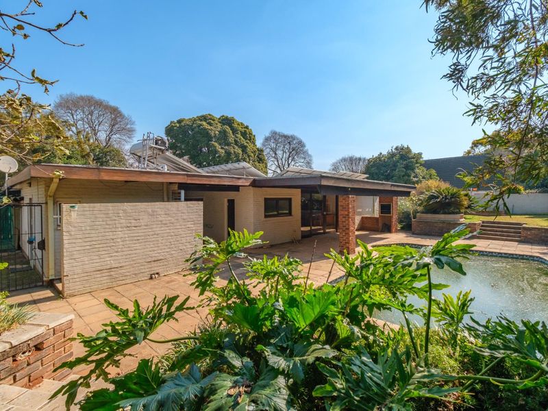 Spacious Family Home with Entertainment Flair, Office, Flat in Clubview - Photo 3