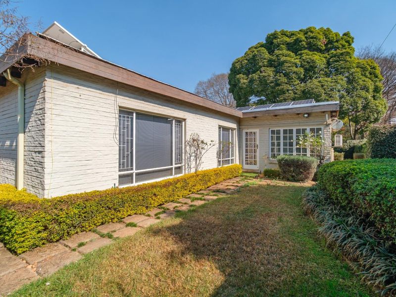 Spacious Family Home with Entertainment Flair, Office, Flat in Clubview - Photo 2