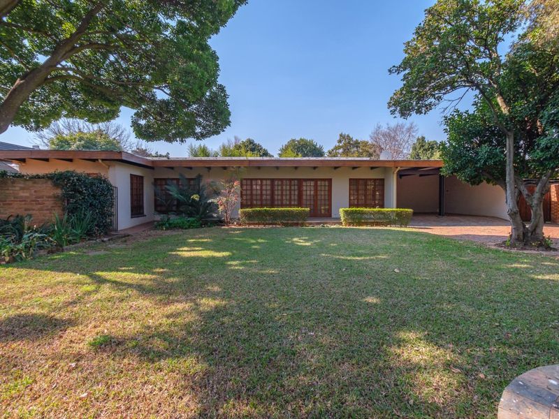 Spacious Family Home with Entertainment Flair, Office, Flat in Clubview - Photo 4
