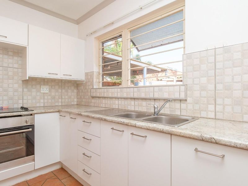 Modern, Spacious 2 Bedroom Townhouse with Garage, Carport in The Hoewes - Photo 10