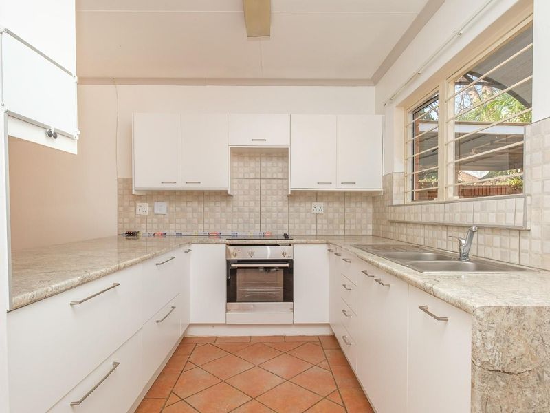 Modern, Spacious 2 Bedroom Townhouse with Garage, Carport in The Hoewes - Photo 9