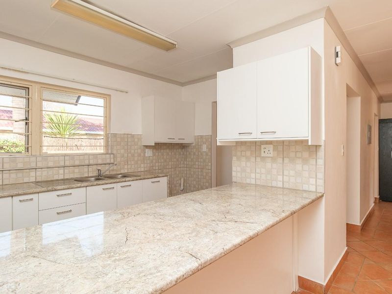 Modern, Spacious 2 Bedroom Townhouse with Garage, Carport in The Hoewes - Photo 8