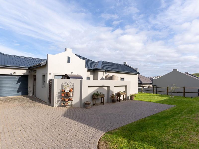 Spacious 3-Bedroom Home with Mountain Views in Hartland Retirement Village - Photo 1