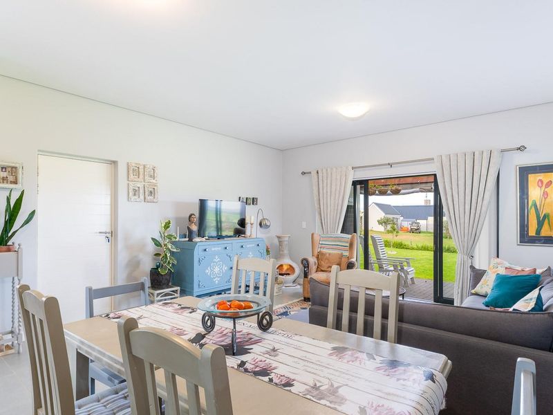 Spacious 3-Bedroom Home with Mountain Views in Hartland Retirement Village - Photo 3