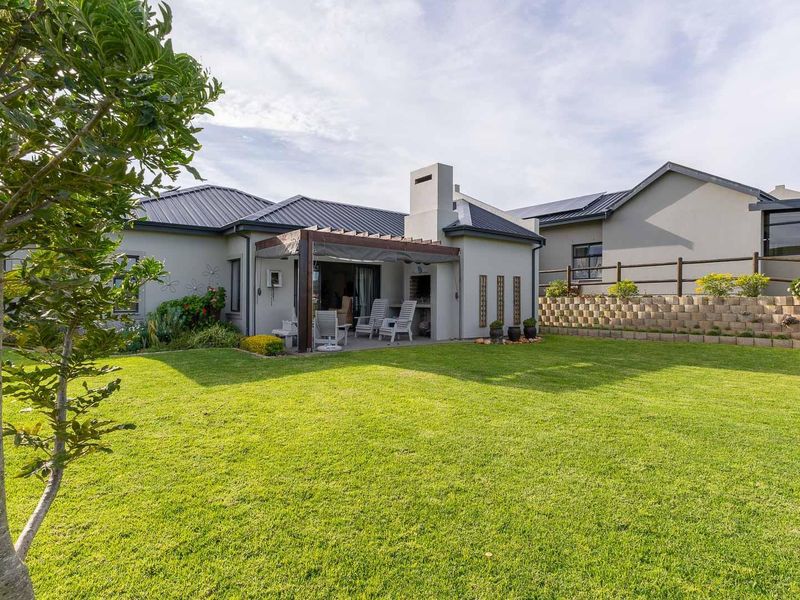 Spacious 3-Bedroom Home with Mountain Views in Hartland Retirement Village - Photo 6