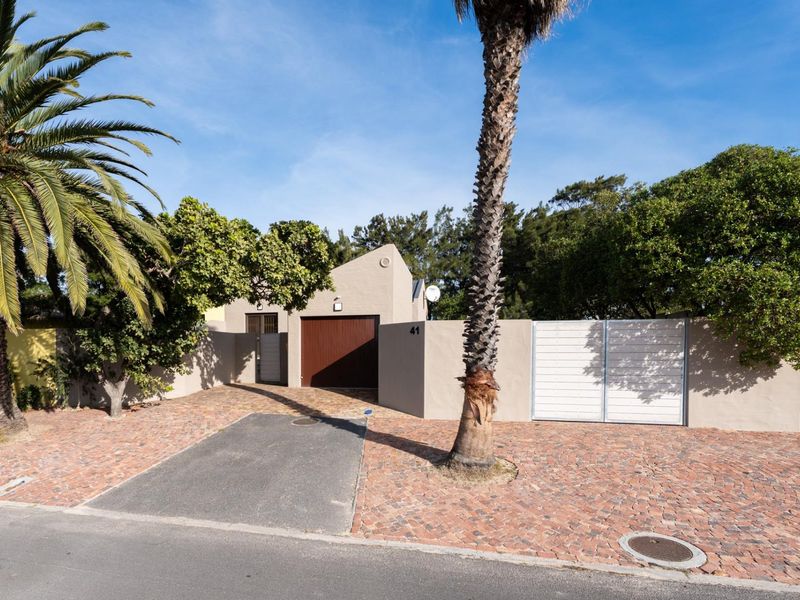 Stylish, Move-In Ready Family Home with Modern Finishes in Prime Edgemead Location - Photo 1