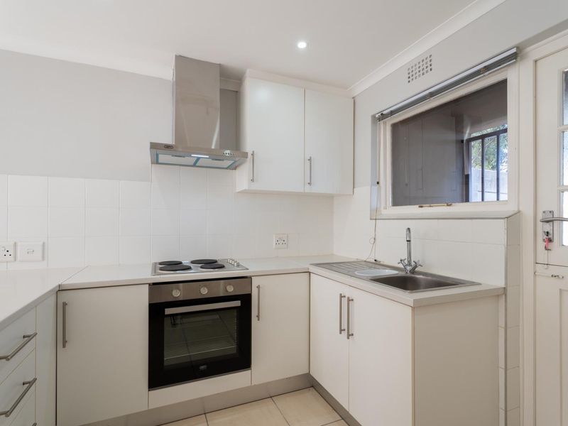 Stylish, Move-In Ready Family Home with Modern Finishes in Prime Edgemead Location - Photo 10
