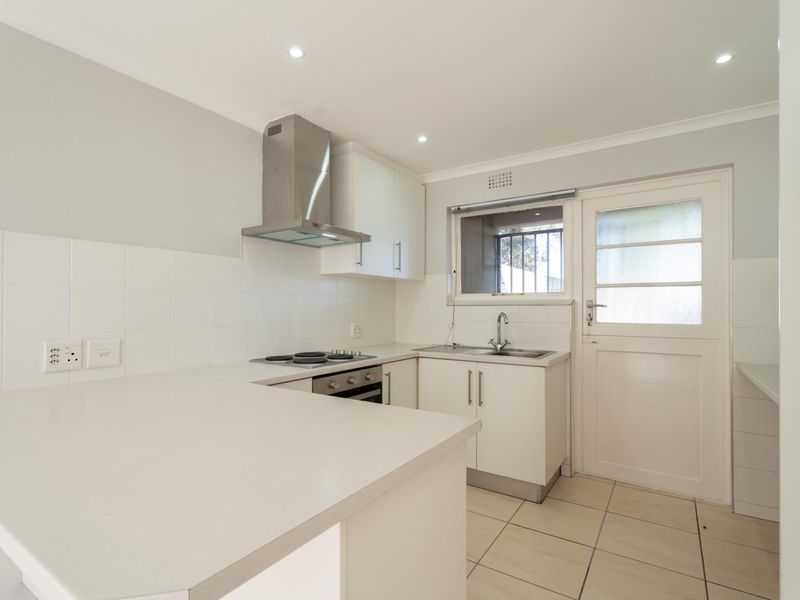 Stylish, Move-In Ready Family Home with Modern Finishes in Prime Edgemead Location - Photo 8