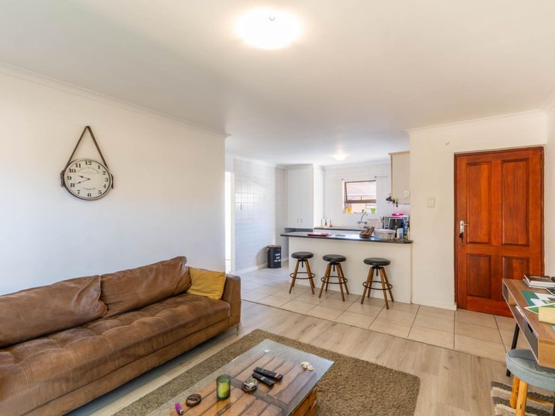 Modern  2 Bedroom Apartment To Rent R9 000 Per Month In Gordon Villas - Photo 7