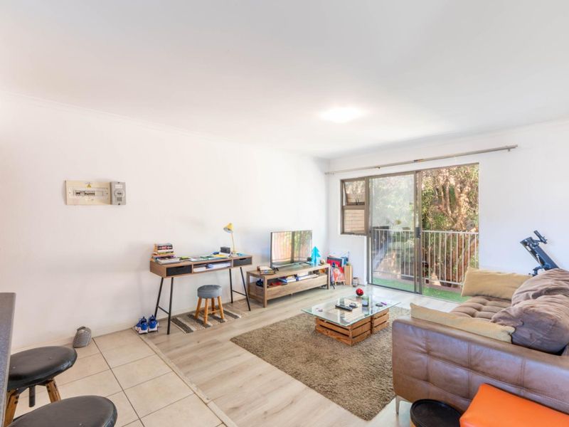 Modern  2 Bedroom Apartment To Rent R9 000 Per Month In Gordon Villas - Photo 5