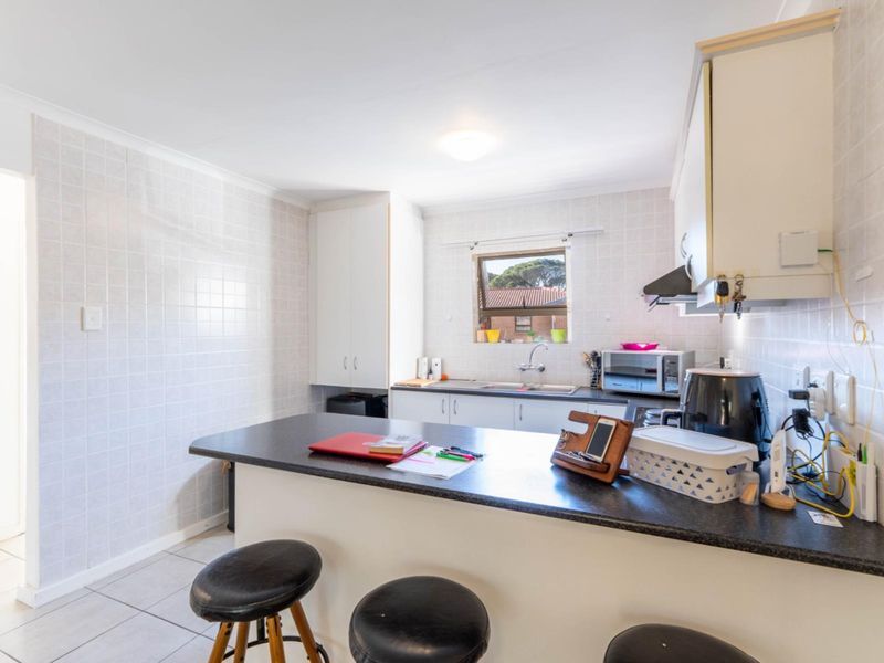 Modern  2 Bedroom Apartment To Rent R9 000 Per Month In Gordon Villas - Photo 4
