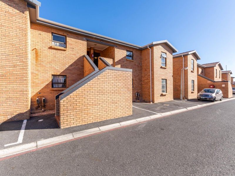Modern  2 Bedroom Apartment To Rent R9 000 Per Month In Gordon Villas - Photo 2