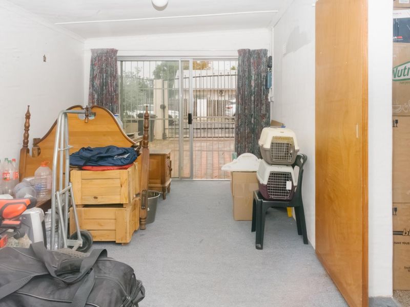 Spacious Family Home with Borehole, Solar Power and Granny Flat - Photo 9